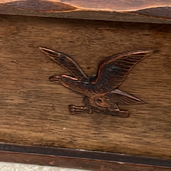 Vintage wooden Matchbook or Mailbox box with Eagle - Picture 3 of 7